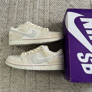 ❤️ Sold ❤️ - Size 10 - Nike Dunk Premium SB Low City of Love Collection - Light